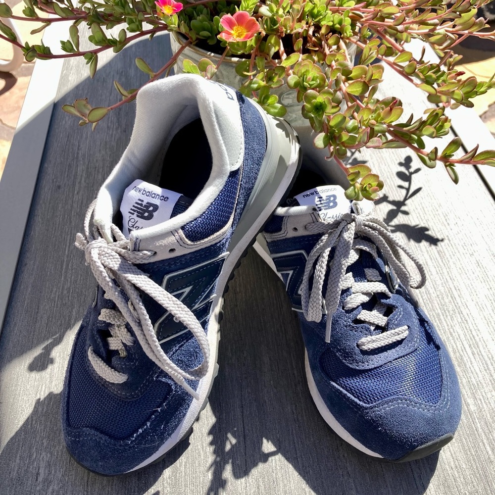 New Balance 574 women’s size 6.5 — like new!